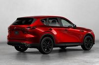 2022年に満を持してデビューした「CX-60」。大きくえぐりこまれたドアパネルなどに「RXビジョン」「ビジョン クーペ」のモチーフが見られるのだが……。