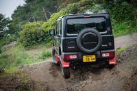 「ブレーキLSDトラクションコントロール」は、スタックしたり車輪が浮くなどした際に、空転するタイヤにブレーキを掛けることで他のタイヤへの駆動力を確保し、脱出をアシストする機能である。