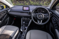 今回試乗した特別仕様車「ホワイトコンフォート」では、助手席前方のインパネデコレーションパネルやドアパネルにスエード調の人工皮革「グランリュクス」が採用されている。