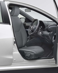 シートの向きや角度を変えて乗降性を向上させるオプション「ターンチルトシート」。価格は運転席が8万8000円で、助手席は9万0200円。