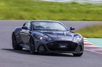 それまでの「ヴァンキッシュS」に代わるフラッグシップモデルとなる「DBSスーパーレッジェーラ」。2018年6月に日本導入が発表され、同年8月3日〜5日に開催されたオートモビル カウンシルで一般公開された。