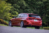 「D3 Sツーリング」のボディーサイズは全長×全幅×全高＝4720×1825×1470mm、ホイールベースは2850mm。車重は1940kgと発表されている。