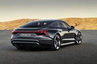 アウディのフラッグシップEV「e-tron GT」がデビュー　高性能なRSモデルもラインナップの画像