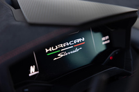 【スペック】
	全長×全幅×全高＝4525×1956×1248mm／ホイールベース＝2629mm／車重＝1470kg（乾燥重量）／駆動方式＝4WD／エンジン＝5.2リッターV8 DOHC 32バルブ（最高出力：610PS/8000rpm、最大トルク：560N・m/6500rpm）／価格＝3116万5367円