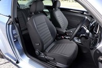 前席には「Rライン」専用のスポーツシートが採用される。運転席、助手席ともに、ランバーサポート付き。