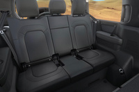 「ランドローバー・ディフェンダー」に390台の限定車「イースナーエディション」登場の画像