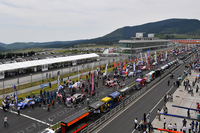 2年ぶりに開催されたオートポリス大会には、3万人近い観客が来場。熱いレースを見守った。