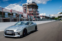 月に1度の特別なメールマガジン『月刊webCG通信』　頂上対決！ 「ホンダNSX」と「日産GT-R」の画像