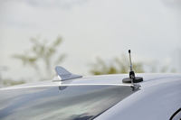 車車間通信用のアンテナ。700MHz帯の電波を利用し通信する。
    