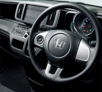 「N-ONE G SSパッケージ」のインストゥルメントパネルまわり。
    