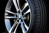 タイヤサイズは前後とも225/45R18。テスト車にはグッドイヤー・エフィシエントグリップのランフラット仕様が装着されていた。