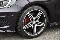 タイヤサイズは前後とも235/40ZR18。試乗車はミシュラン・パイロットスポーツ3が装着されていた。