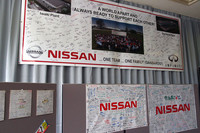 社員食堂では、日産の国内外の事業所から送られた激励の寄せ書きも見られた。