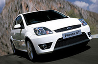 【写真上】フォーカスST【写真下】フィエスタST