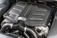 4.8リッターV8（400ps、51.0kgm）に代えて搭載される、新開発の3.6リッターV6ツインターボエンジン（420ps、56.1kgm）。アウトプットのみならず、燃費も向上した。
    