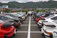 「930」の羽根、羽根、羽根……。