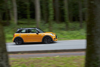 「3ドア」「5ドア」「クラブマン」のディーゼルモデルには、既存の「ペースマン」「クロスオーバー」とは異なる新世代のディーゼルエンジンが搭載される。