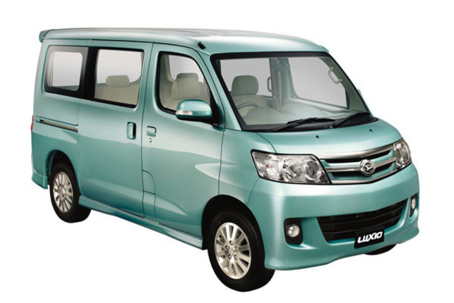 「ダイハツ・ルクシオ」