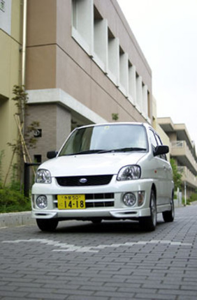 【スペック】全長×全幅×全高＝3395×1475mm×1575mm/ホイールベース＝2310mm/車重＝860kg/駆動方式＝FF/0.66リッター直4DOHC16バルブスーパーチャージャー・インタークーラー付き（64ps/6000rpm、10.1kgm/3200rpm）/車両本体価格＝119.5万円（テスト車＝同じ）