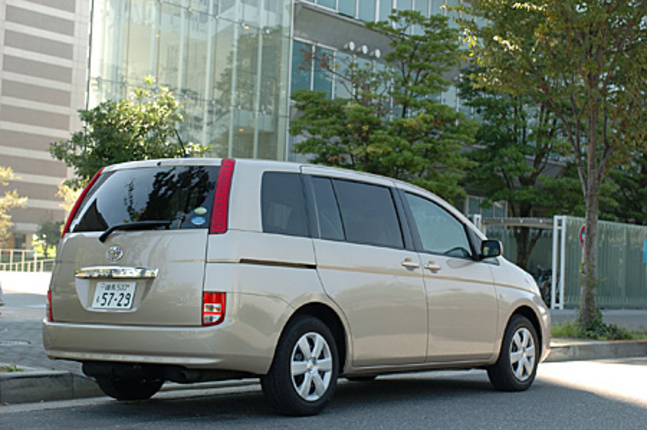 【スペック】全長×全幅×全高＝4610×1695×1640mm/ホイールベース＝2785mm/車重＝1400kg/駆動方式＝FF/1.8リッター直4 DOHC16バルブ（132ps/6000rpm、17.3kgm/4200rpm）/価格＝189万円（テスト車＝231万1050円）