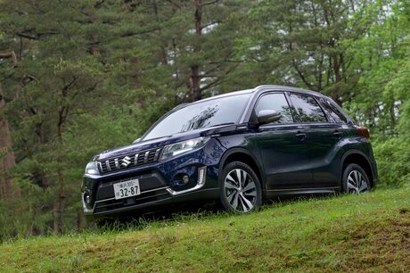販売を休止していた「スズキ・エスクード」が、ハイブリッド車になってカムバック！ 欧州製コンパクトを思...