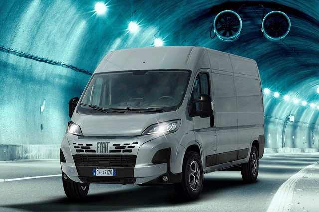 ◯新春特価◯5300⇒4800◯旧ロゴ〈DUCATI〉ステッカー2枚 MADE IN ITALY1枚 MHR改SS仕様などに！ドゥカティ750S/GT/SS/900SS1970年～