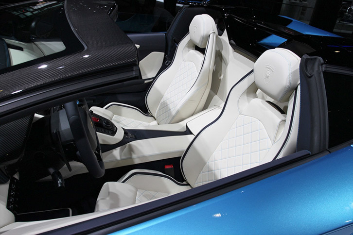 ランボルギーニ・アヴェンタドールSロードスター（インテリア）