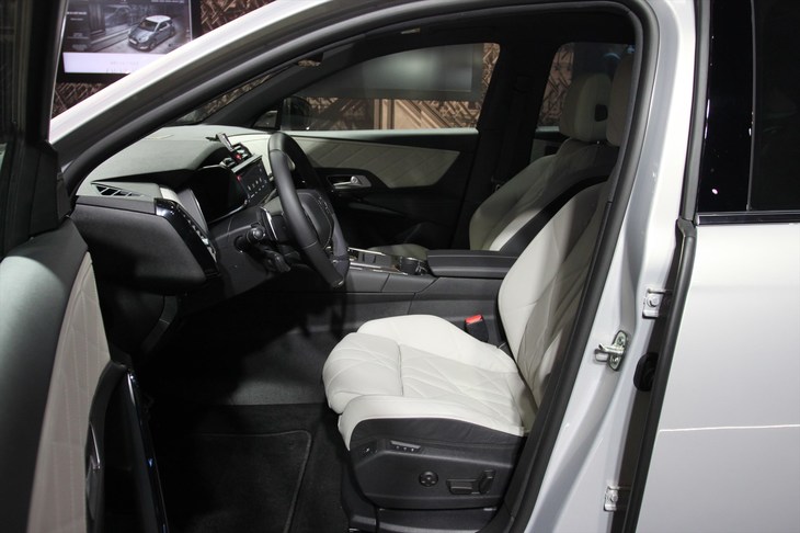 DS 7クロスバックEテンス