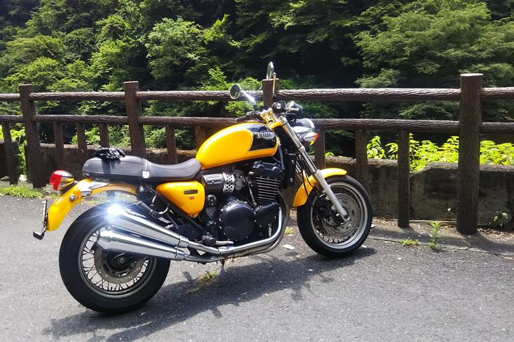 当不定期連載でもおなじみの「トライアンフ・サンダーバード スポーツ」。これ、ホントに同じバイクを見かけないのだけど、そんなに不人気だったのかなあ？　いいバイクだと思うんだけど。