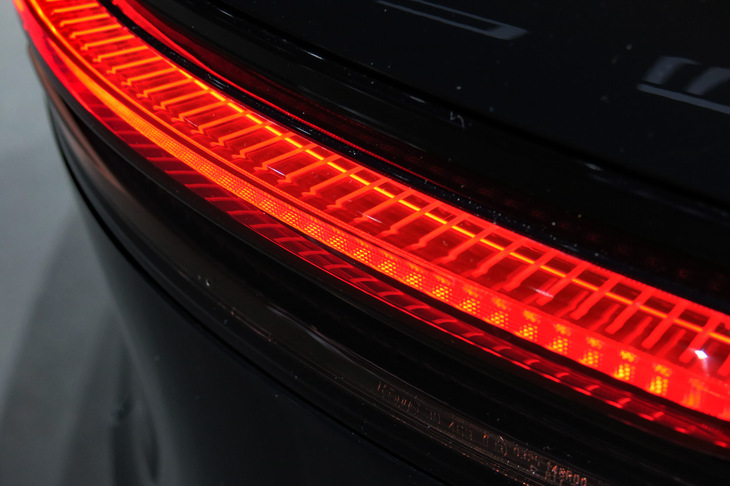 トヨタ・クラウン クロスオーバー（リアコンビランプ）