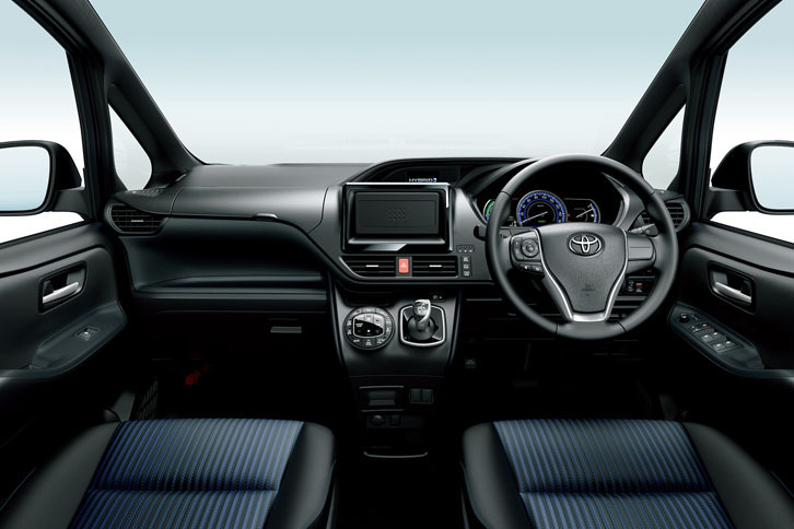 ヴォクシーZS（ハイブリッド車）のインテリア。