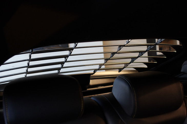 ミツオカM55ファーストエディションe：HEV EX（車内から見たリアガラスルーバー＜後方視界＞）