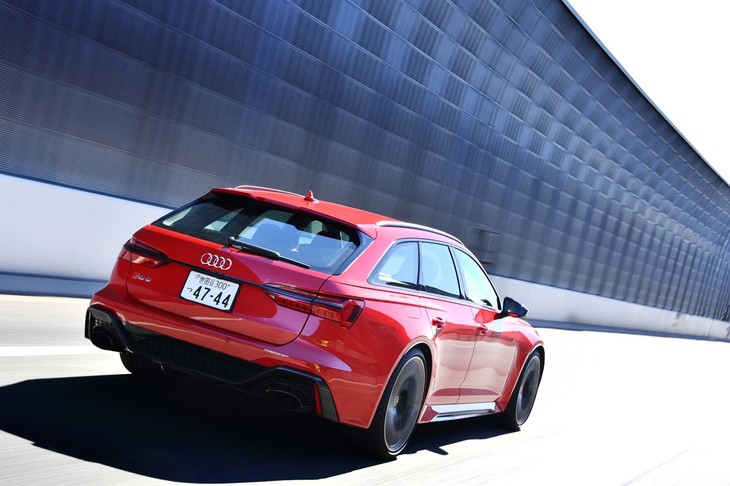 今回は150kmほどの距離を試乗。燃費は満タン法で5.1km/リッター、車載の燃費計で5.8km/リッターを記録した。