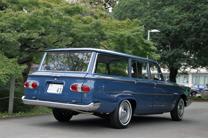 「プリンス・グロリア6ワゴン」の後ろ姿。こんな優美な（本来は）商用バンは、めったにないと思う。