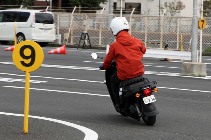 電動ビジネススクーターの最大のネックは、やはり価格。この問題を解決しなければ、普及は難しいだろう。