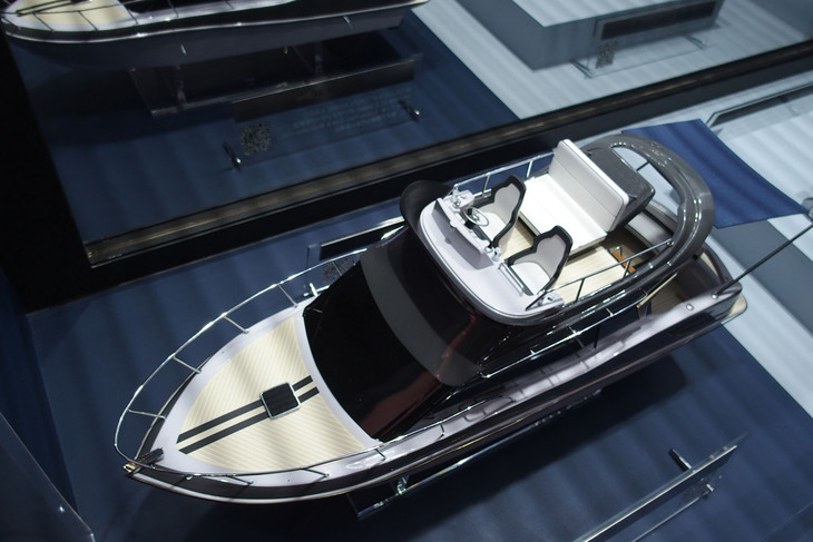 トヨタ自動車のマリン事業室とモデリスタがコラボレーションした、スポーツユーティリティークルーザー「PONAM-31 Z Grade」の20分の1スケールモデル