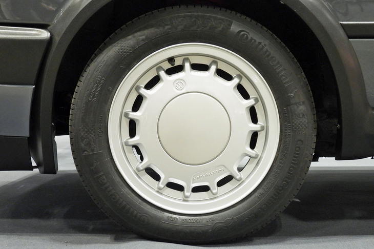 フォルクスワーゲン・ゴルフGTI-16 v（1990年）