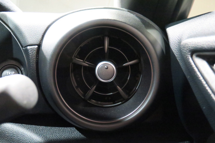 スバルBRZ（空調吹き出し口）
