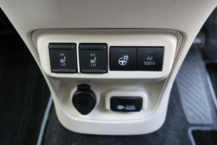 トヨタ・シエンタ ハイブリッドZ E-Four 5人乗り（スイッチパネル）