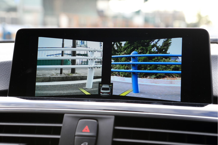 予測進路表示機能付きのリアビューカメラを装備。死角となる場所の映像も確認することができる。