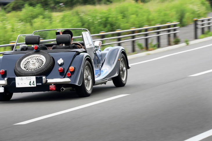 ボディーカラーは6色用意されるソリッドのモノトーンが標準だが、オプションでメタリック塗装やパール塗装、マット塗装なども用意されている。