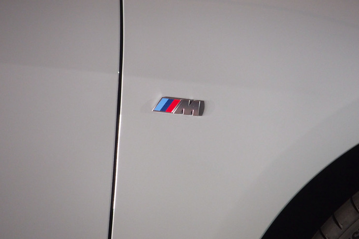 M235i xDriveグランクーペ（サイドエンブレム）