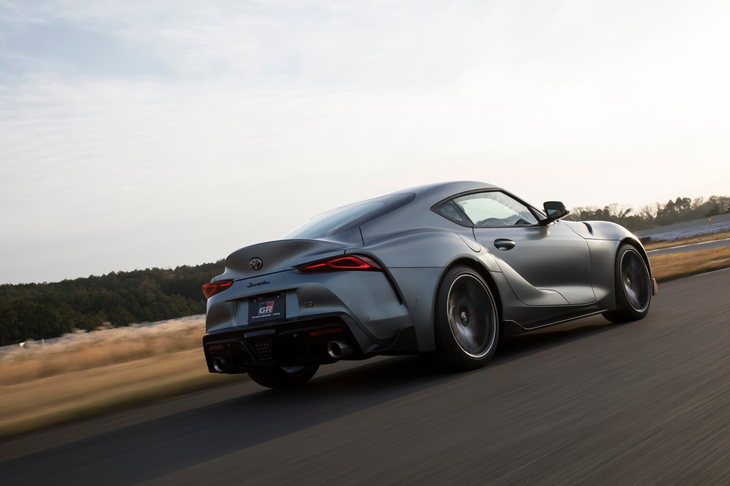 トヨタ・スープラ（ドライビング）