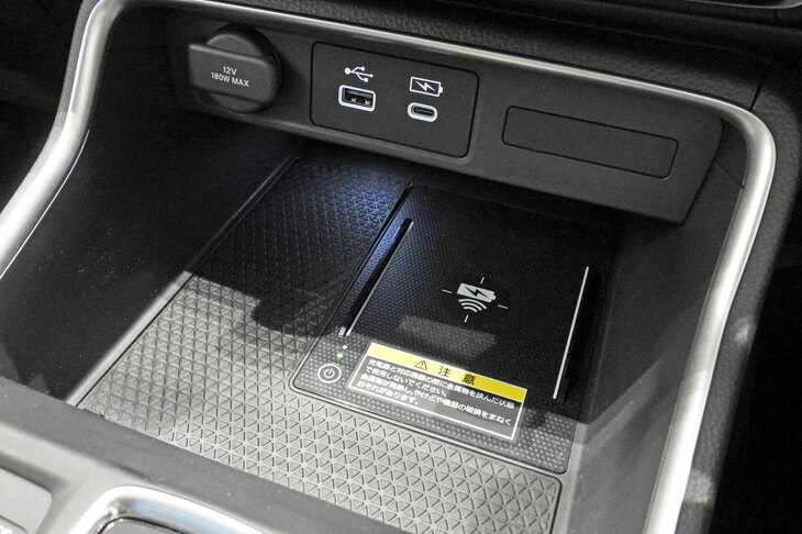 ホンダCR-V e：FCEV（ワイヤレスチャージャー）