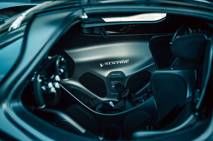 アストンマーティン・ヴァルキリーAMR Pro（シート）