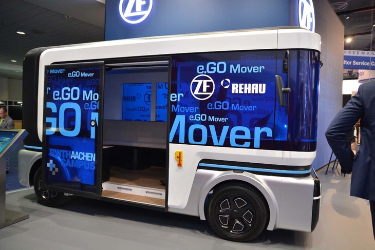 ZFのコンセプトカーは、自動運転のレベル0から4までに対応。運転席もあり、実際に走れるのだ。