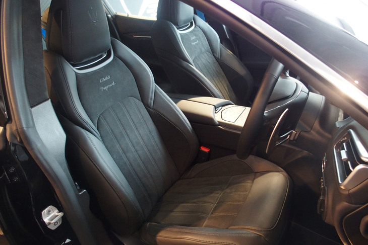 マセラティ・ギブリ オペラネラ（フロントシート）