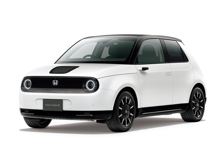 デビューから3年で市場よりフェードアウトすることとなった「ホンダe」だが、HMIなどは高い評価を得ており、そのノウハウは次世代のEV開発にも生かされるという。個人的には、その“攻撃性ゼロ”なデザインも、ぜひ後世に受け継がれてほしいと思う。