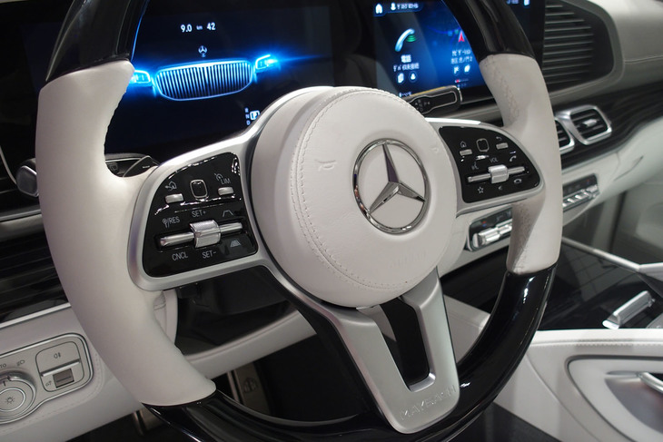 メルセデス・マイバッハGLS（ステアリングホイール）