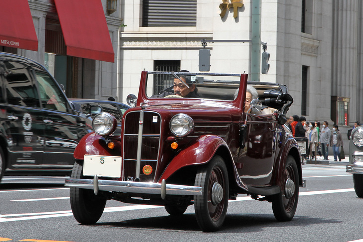 エントリー車両中唯一の日本車だった1937年「ダットサン16型ロードスター」。「5」で始まる、陸運支局がなかった時代の東京ナンバーを付けている。